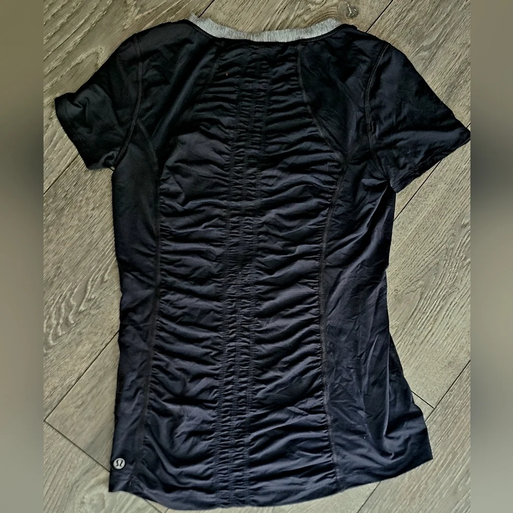 Lululemon Breath Deeply V neck top - Picture 2 of 2